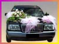 Flores moos y cintas para decoracion de autos para 15 aos.
